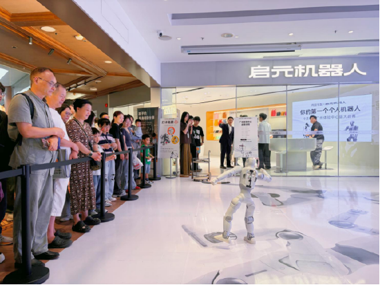 尚品宅配与上纬新材启元机器人成立合资公司，全球首个“机器人友好家”实景店态同步落地